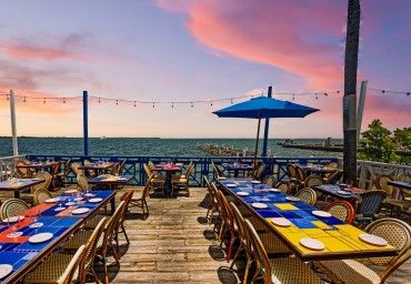 The Best Waterfront Restaurants in Grand Cayman | Cayman Good Taste Best Restaurants In Grand Cayman, Georgetown Grand Cayman, Waterfront Dining, Grill Restaurant, Cool Restaurant, Waterfront Restaurant, Grand Cayman, Instagrammable Places, Best Restaurants