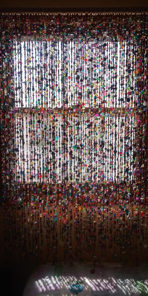 Beaded Curtains Diy, Beaded Curtains Doorway, Hippie Curtains, Hippie Bedroom Decor, Beaded Door Curtains, Hippie Crafts, Hippie Bedroom, Door Beads, Handmade Curtains