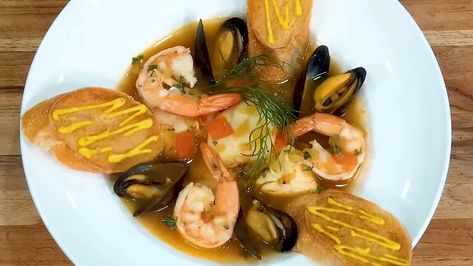 Easy Bouillabaisse Recipe for a Delicious Seafood Feast! French Seafood, Chef Jean Pierre, Bouillabaisse Recipe, Restaurant Appetizers, Seafood Feast, Easy To Make Appetizers, Creamy Garlic Chicken, Classic French Dishes, Soup Broth