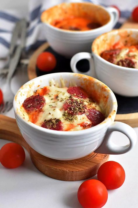 Mug Pizza, Microwave Pizza, Bug Food, Cake Microwave, Microwave Mug, Mug Cake Microwave, Mug Recipes, Microwave Cooking, Microwave Recipes