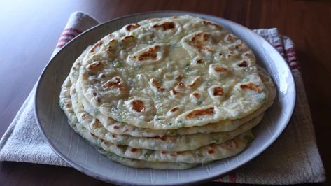 Green Onion Garlic Naan Bread Recipe Asian Bread Recipe, Garlic Naan Bread Recipe, Garlic Naan Bread, How To Make Naan, Garlic Naan Recipe, Breads Recipes, Beautiful Bread, Recipes With Naan Bread, Flat Breads