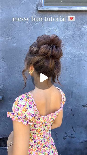 AUTUM RAIN on Instagram: "@delaneychilds messy bun method 4ever 🫶

leaving out the front face framing pieces to pin back under the bun is a great way to get that perfect messy, tousled look that will last all day! my typical 30-second messy buns tend to fall out pretty quick but this style stays LOCKED 🙂‍↕️ also looks super cute with bangs/fringe/face framing pieces :’)

#hairtutorial #hairvideos #messyhair #hairideas hair tutorial, messy bun inspo" Messy Bun With Bangs, Face Framing Pieces, Bun With Bangs, Framing Pieces, Bangs Fringe, The Bun, Messy Buns, Makeup Mistakes, Front Face