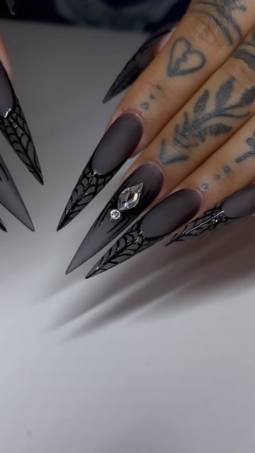 Goth Fall Nails, Staleto Nails, Goth Acrylic Nails, Gothic Nail Designs, Nails Horror, Acrylic Nails Stiletto, Stilleto Nails Designs, Horror Nails, Nail Designs Ideas