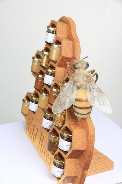 Unique prop for displaying jars of honey at a farmers' market, craft fair or in a retail shop. Honey Display, Farmers Market Display, Cnc Machine Projects, Farmer Market, Honey Jars, Aesthetic Health, Honey Label, Tattoo Health, Honey Packaging