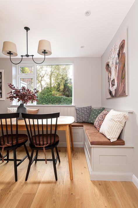 Bar Banquette, Built In Banquette Seating, Pantry Utility, Seating In Kitchen, Banquette Ideas, Modern Kitchen Bar, Built In Bench Seating, Corner Bench Seating, Banquette Dining