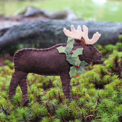 The Moose is Loose! Felt Moose, Maine Christmas, Wool Patterns, Fall Ornaments, Felt Ornaments Patterns, Animal Ornaments, Felt Creations, Homemade Ornaments, Felt Ornament