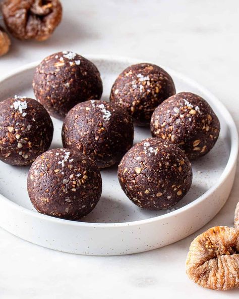 Healthy Fig Energy Balls - Cooking With Elo Fig Recipes Healthy, Fig Energy Balls, Cocoa Energy Balls, Healthy Energy Balls, Dried Fig, Energy Balls Healthy, Fig Cookies, Fig Recipes, Healthy Energy