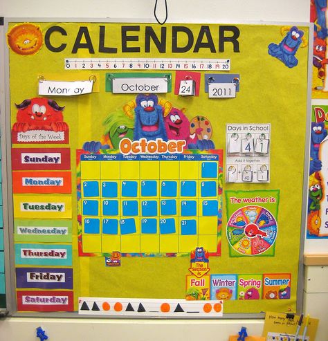 calender board School Welcome Bulletin Boards, Calender Ideas, Kindergarten Calendar, Preschool Calendar, All About Me Preschool, Calendar Math, Preschool Circle Time, Prek Classroom, Preschool Classroom Decor