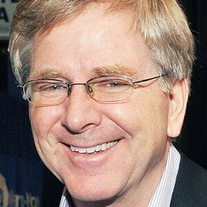 Here's How Rick Steves Scares Off Pickpockets Abroad Traveling Around The World, Rick Steves, Travel Movies, Gaming Tech, Travel Around The World, Travel Around, Places To Go, Travel Tips, Things To Do