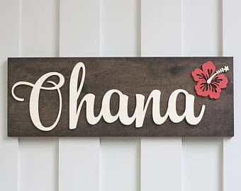 Image result for hawaiian language signs decor Ohana Sign, Bedroom Design Diy, Ideas For Painting, Home Bedroom Design, Painting Wood, Man Room, Decor Signs, Front Door Signs, Modern Bedroom Design