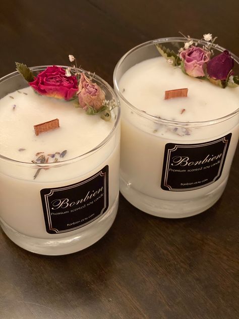 Diy Soy Candles Scented, Diy Soy Candle, Dried Flower Candles, Soy Wax Candles Diy, Candle Flower, Flower Candles, Wax Candles Diy, Homemade Scented Candles, Soya Mumu