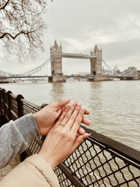 London Pictures Ideas, London Honeymoon, Engaged Pictures, London Photo Ideas, London Couple, Photoshoot London, London Photoshoot, Engagement Announcement Photos, Proposal Pictures