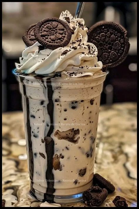 Milk Shake Ideas, Pretty Milkshakes, Oreo Milkshake Aesthetic, Milkshakes Aesthetic, Crazy Milkshakes, Oreo Food, Milkshake Oreo, Pretty Pastries, Ice Cream Aesthetic