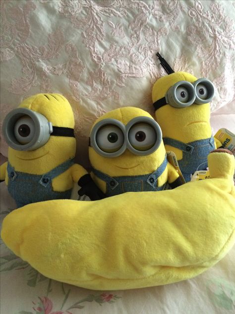 Minion Photos, 3 Minions, Girl Minion, Despicable Minions, Minions Love, Cute Minions, Minions Wallpaper, Girl Cartoon Characters, Disney World Food