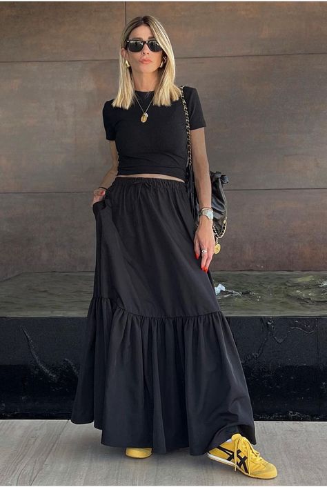 Long Black Ruffled Skirt Outfit, Black Peasant Skirt Outfit, Black Skirt Long Outfit, Black Tiered Maxi Skirt Outfit, Tiered Skirt Outfit Summer, Flowy Black Skirt Outfit, Black Tiered Skirt Outfit, Jakarta Outfit, Tiered Maxi Skirt Outfit