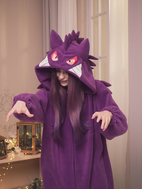 Gengar HANDMADE kigurumi onesie - Made to order by yotsuba no clover shop! Ask us in dm :3 Gengar Clothing, Gengar Onesie, Gengar Outfit, Gengar Cosplay, Pokemon Kigurumi, Purple Ghost, Adult Onesie Pajamas, Gengar Pokemon, Pokemon Clothes