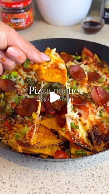 LIZ HIGH | ONLINE FITNESS & NUTRITION COACH on Instagram: "These 5 minute pizza nachos are so good 🔥  You need to try these Macrofriendly pizza nachos they are so easy to make and 26g of protein per portion  Ingredients for one: 40g of spicy tortilla crisps 40g of eat lean protein cheese or 35g of light cheese 20g of light mozzarella salsa 1 spring onion handful of tomatoes pinch of Italian herbs 4 slices of small pepperoni  Method: 1. Slice the spring onions and tomatoes into small pieces 2. Add the tortilla chips to an oven dish. Then add the tomatoes, salsa, seasoning, cheese then top with pepperoni 3. grill for a couple of mins then enjoy!   For more recipes like this, I have a free recipe book in my b10 💕  #easyrecipe #pizza #highproteinrecipes" Nachos From Tortillas, Pizza Nachos With Tortillas, Mini Pizza Tortilla, Tortilla Pepperoni Pizza, Pizza Nachos, Oven Dishes, Nutrition Coach, Lean Protein, Spring Onion