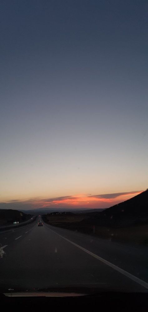 Road Trip Pictures, Sky Aesthetic Wallpaper, Road Trip Aesthetic, Sunset Road, Relaxed Aesthetic, Aesthetic View, Trip Aesthetic, Beach Sunset Wallpaper, Beauty Flowers