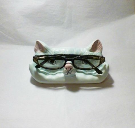 Sunglasses Stand, Cat Glasses, Tanah Liat, Clay Diy Projects, Keramik Design, Glasses Holder, Bleu Pastel, Pink Retro, Ceramics Pottery Art