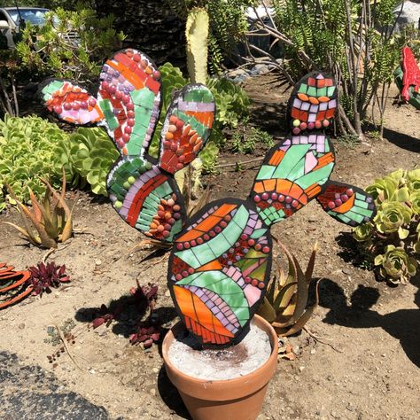 Mosaic Cactus, Sculpture Workshop, Cactus Sculpture, Outside Wall Art, 3d Mosaic, Cactus Craft, Glass Cactus, Mosaic Garden Art, Mosaic Tile Art