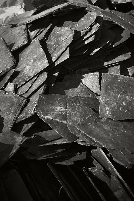 James Gehrt. Slate Pile at the Burts Pit Quarry in Florence, MassachusettsHenri de Toulouse-Lautrec. Bartet et Mounet-Sully dans Antigone. 1893 ●彡 Texture Inspiration, Black And White Photograph, Art Texture, Six Feet Under, Black Textures, White Photo, Pics Art, Surface Textures, Color Textures