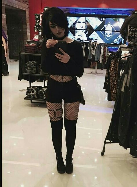 Hot Goth Outfits, Punk Rock Girl, Punk Outfit, Goth Core, Outfit Rave, Rit Dye, Cute Closet, Goth Clothes, Night Club Outfits