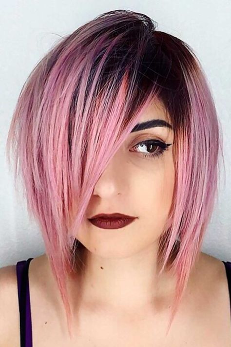 Bigly Flattering Hairstyles For Women With A Small Forehead ★ Short Light Pink Hair, Pink Hair With Dark Roots, Small Forehead Hairstyles, Bubble Bob, Bubblegum Pink Hair, Pink Short Hair, Hair With Dark Roots, Light Pink Hair, Trendy Bob