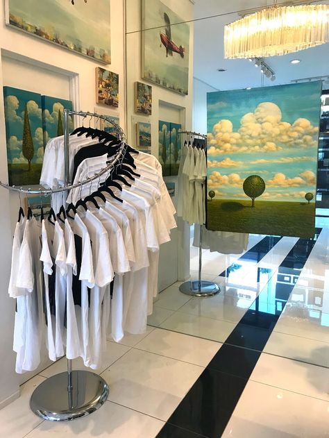 Small Clothing Store Interior, Clothing Boutique Decor, Clothes Shop Design, Retail Clothing Racks, Metal Store, Clothing Rack Display, Commercial Display, Clothing Store Displays, Clothing Racks