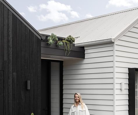 A modern monochrome farmhouse in North Richmond, NSW Monochrome House, Scandinavian Exterior, Scandinavian Farmhouse, White Exterior Houses, Recycled Brick, Modern Barn House, Modern Monochrome, Modern Farmhouse Exterior, Modern Barn