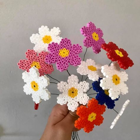 KWIATY | Flower Hama Beads, Perler Beads Flower, Melting Bead Ideas, Melting Beads Ideas, Hama Bead, Perler Bead Ideas, Melting Beads, Melty Beads, Bead Ideas