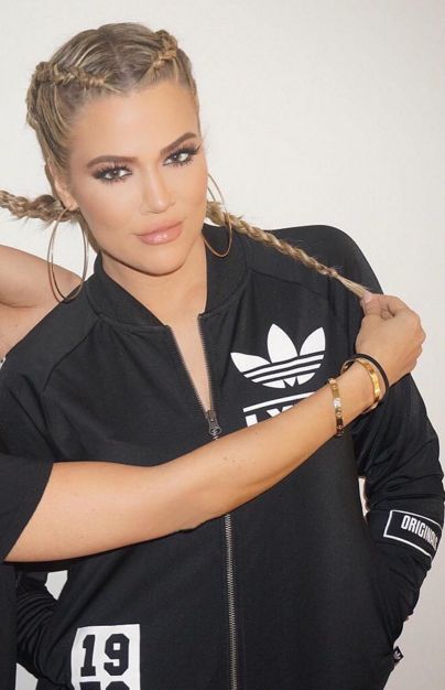 Khloe Kardashian Braids, Khlo Money, Adidas Berlin, Estilo Khloe Kardashian, Kardashian Braids, Khloe Kardashian Style, Kardashian Hair, Kloe Kardashian, Varsity Jacket Women