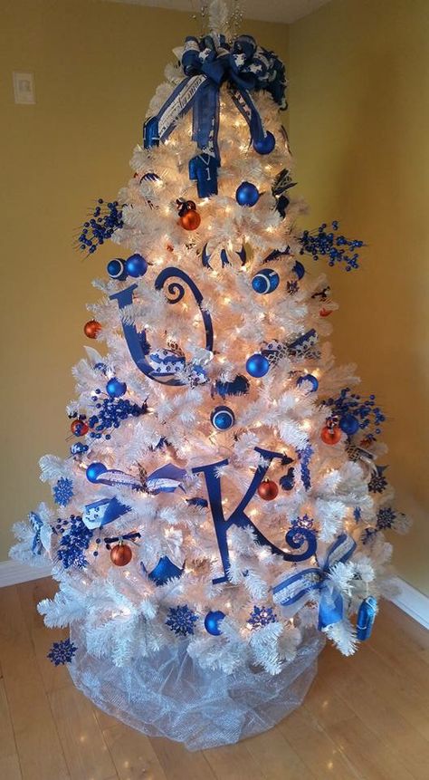 Kentucky Wildcats Kentucky Christmas Tree, Kentucky Christmas, Create Christmas Cards, Christmas Decor Inspiration, Black Christmas Trees, Ornament Tutorial, Office Christmas, University Of Kentucky, Kentucky Wildcats