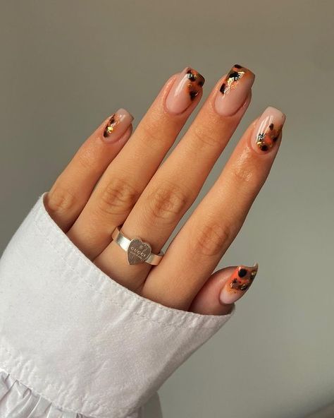 50+ Fall Nail Designs You Need To Try! - Prada & Pearls Kutek Disney, Simple Fall Nails, September Nails, Fall Gel Nails, Cute Nails For Fall, October Nails, Nagel Tips, Smink Inspiration, Makijaż Smokey Eye