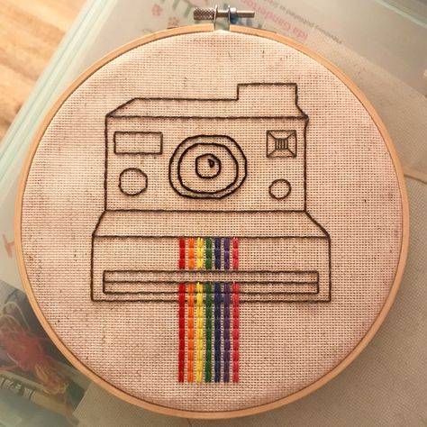 Embroidery of a Polaroid Camera Polaroid Embroidery, Motif Sulam, Embroidery Camera, Camera Embroidery, Embroidery Tshirt, Diy Embroidery Patterns, Polaroid Camera, Embroidery Hoop Art, Diy Embroidery