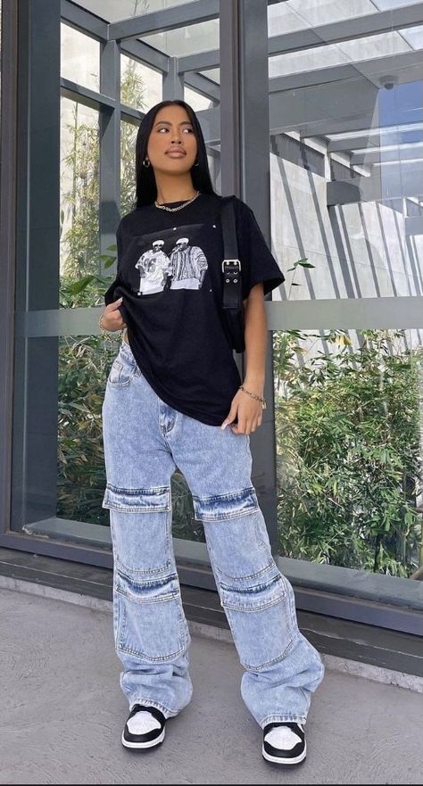 Oversize Shirt And Jeans Outfit, Baggy Jeans And Tee Outfit, Blue Mum Jeans Outfits, Baggy Jeans Big Shirt Outfit, Blue Cargo Jeans Outfit Aesthetic, Black Baggy Tshirt Outfit, Big Shirt Outfits Aesthetic, Baggy T Shirt And Jeans Outfit, Oversized Blue Jeans Outfit