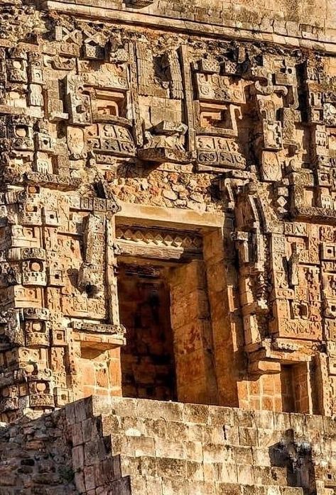 #Mayan #Pyramid #Pyramids #MayanPyramids #MesoAmerica Aztec City, Mayan Architecture, Maya Design, Aztec Pyramids, Ancient Mexico, Maya Civilization, Maya Art, Mayan Cities, Temple Ruins