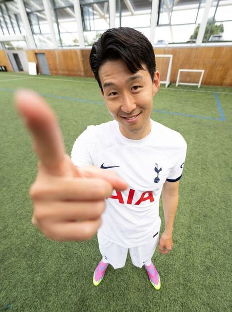 Tottenham Football, Son Heungmin, Son Heung Min, Tottenham Hotspur Football, Football Players Images, Soccer Boyfriend, 밈 유머, Soccer Memes, Tottenham Hotspur Fc