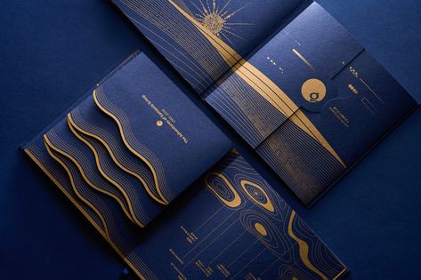 Luxury Graphic Design, Whisky Packaging, Digital Wave, Web Design Mobile, 카드 디자인, Bag Mockup, Design Editorial, E Card, Design Graphique