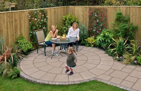 Circular Garden Design, Circle Patio, Simple Garden Designs, Portland Garden, Circular Patio, Kolam Air, Garden Pavers, Back Garden Design, Garden Paving