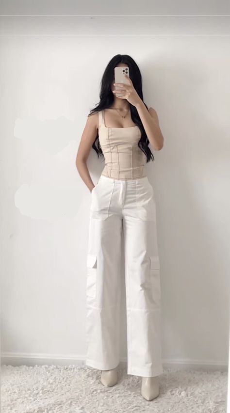 Chic Teenage Outfits, Elegant Teen Outfits, Girly Feminine Outfits, Expensive Outfits Baddie, Outfit Ejercicio, Expensive Outfits Classy, Expensive Outfit Ideas, White And Beige Outfit, Best Fashion Outfits