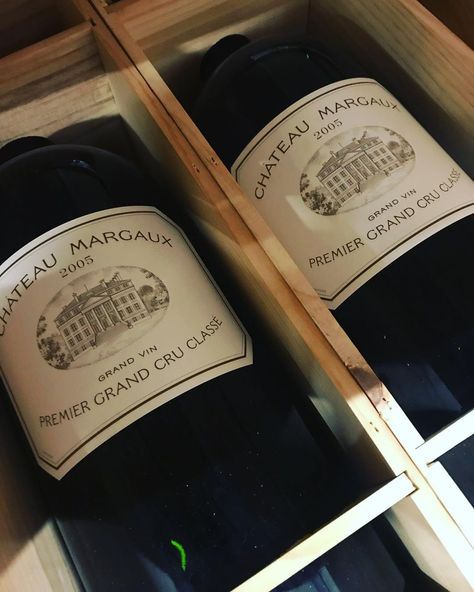 Rare Wine on Instagram: “Margaux 2005 Imperials in OWC1! 🍷- How many friends would you share these 6 liter bottles with? #chateau #chateaumargaux #margaux…” Chateau Margaux Wine, Luxury Drinks, Many Friends, Bordeaux France, Luxury Marketing, Tasting Room, How Many, Wine Bottle, Avatar