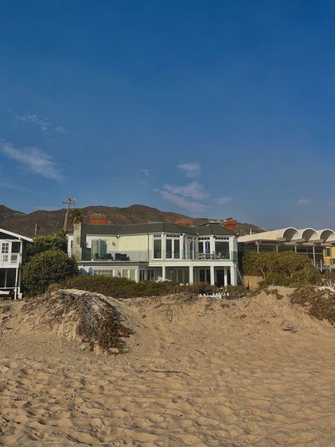 Hannah Montana House, Houses In Malibu, Malibu Beach Aesthetic, Disney Childhood, Malibu Rising, Malibu House, Malibu Mansion, Mansion Aesthetic, Beach Mansion