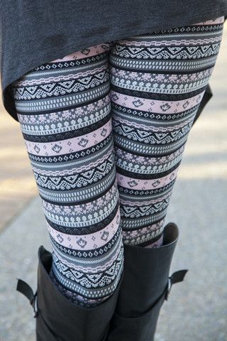 Prints on prints with these fun leggings. Some great #Pinspiration. Cute Leggings, Patterned Leggings, Fall Winter Outfits, Leggings Fashion, Printed Leggings, Latest Fashion For Women, Look Fashion, Passion For Fashion, Autumn Winter Fashion