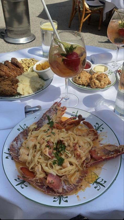 Gourmet Brunch, Lobster Dishes, Lunch Restaurant, Dream Food, Food Dinner, Food Drinks Dessert, Food Goals, Foodie Food, Linguine