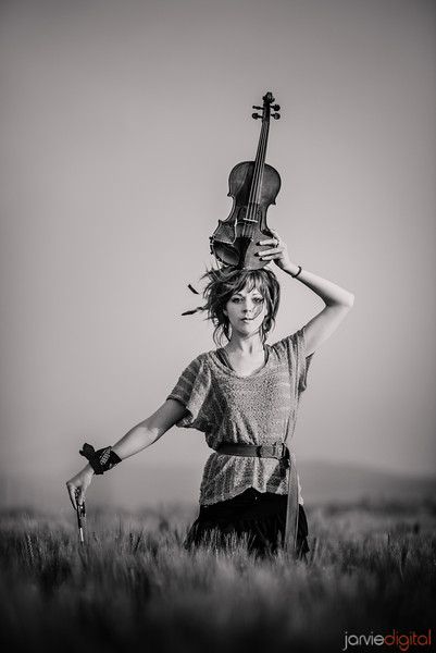 Lindsey Stirling Lindsey Stirling Violin, Best Violinist, Violin Photography, Lds Temple Pictures, Utah Lakes, Musician Photography, Temple Pictures, Lindsey Stirling, Learn To Play Guitar