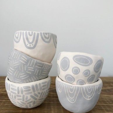 PinchPot-2 Pinch Pot Glaze Ideas, Pinch Pots Ideas Easy, Pinch Pots With Texture, Punch Pot Ideas, Pinch Pot Carving Ideas, Small Pinch Pot Ideas, Ceramic Pinch Bowl, Pinch Pot Painting Ideas, Pinch Pot Designs Patterns