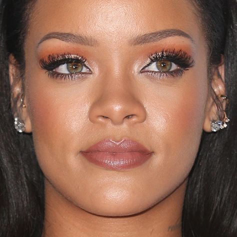 Beauty By Lee, Rihanna Makeup, Rihanna Fan, Mauve Lipstick, Burgundy Lipstick, Rihanna Hairstyles, Silver Eyeshadow, Lash Designer, Rihanna Outfits