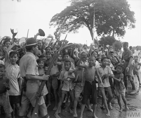 Cheering crowds of young Malays welcome the return of British forces to Singapore. Malayan Emergency, Singapore Photos, Dutch East Indies, East Indies, The Expendables, American Soldiers, John Wayne, Poses For Pictures, Old Pictures