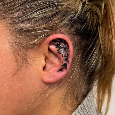 Hibiscus Ear Tattoo, Inside Ear Tattoos Flower, Japanese Ear Tattoo, Sunflower Ear Tattoo, Inner Ear Tattoo Ideas, Ear Tattoo Stencil, Flower Ear Tattoos, Ear Flower Tattoo, Flower Ear Tattoo