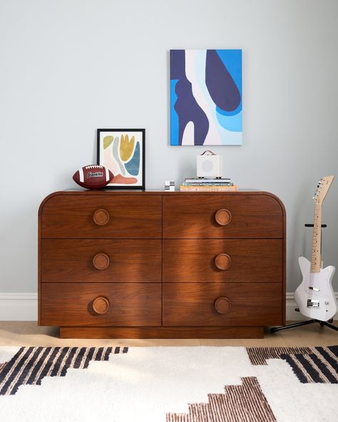 Here to make a statement ⚡️ Pair the Statement Knob Dresser (now available in a dark walnut finish) with the Colca Plush Rug for a look to grow with them. Scandinavian Dresser, Corner Dresser, Oak Wood Veneer, Walnut Dresser, Mid Century Dresser, West Elm Kids, Boho Bedroom Decor, 6 Drawer Dresser, Bedroom Dressers